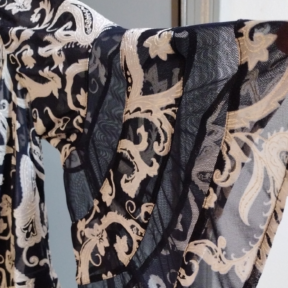 R&M Richards, Chic And Classic Black And White Paisley Blouse - Picture 6 of 7